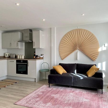Modern Apartment In Central Quiet York With Free Parking - Contemporary New Building Екстериор снимка