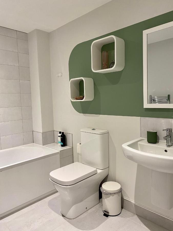 Modern Apartment In Central Quiet York With Free Parking - Contemporary New Building Екстериор снимка