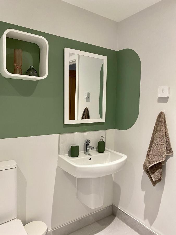 Modern Apartment In Central Quiet York With Free Parking - Contemporary New Building Екстериор снимка